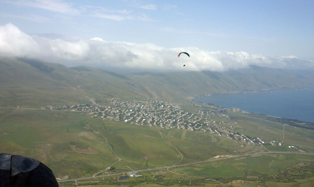 Jezioro Sevan z lotu. (fot. Zeker)